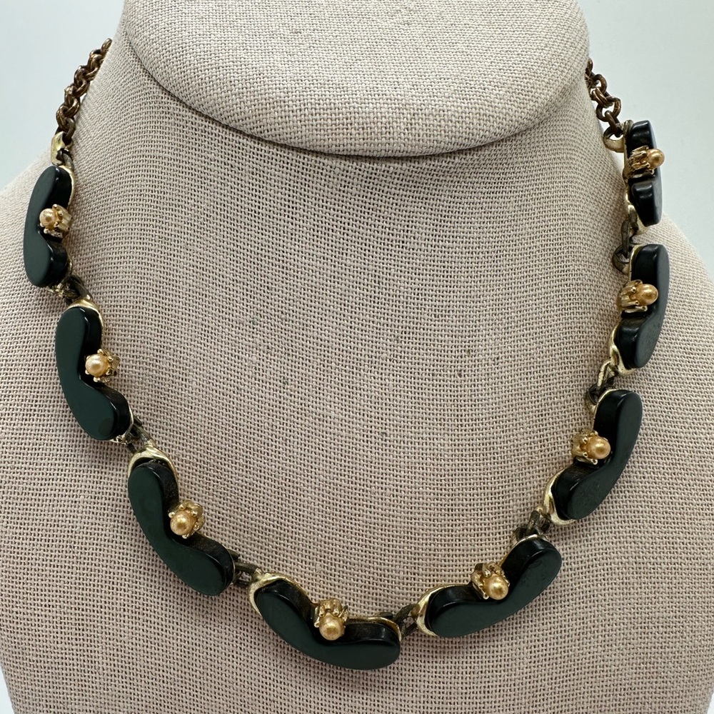Vtg gold tone faux pearl and black enamel statement necklace